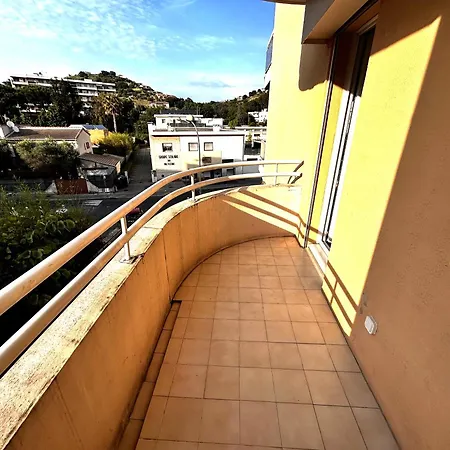 Superbe studio climatisé avec terrasse proche mer