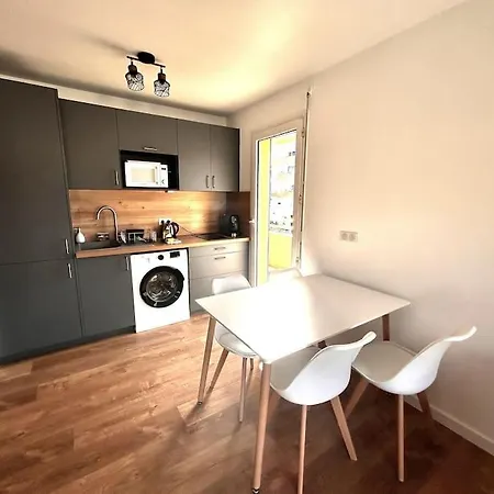 アパート Superbe Climatise Avec Terrasse Proche カーニュ・シュル・メール