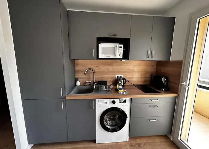 Appartement Superbe Climatisé Avec Terrasse Proche